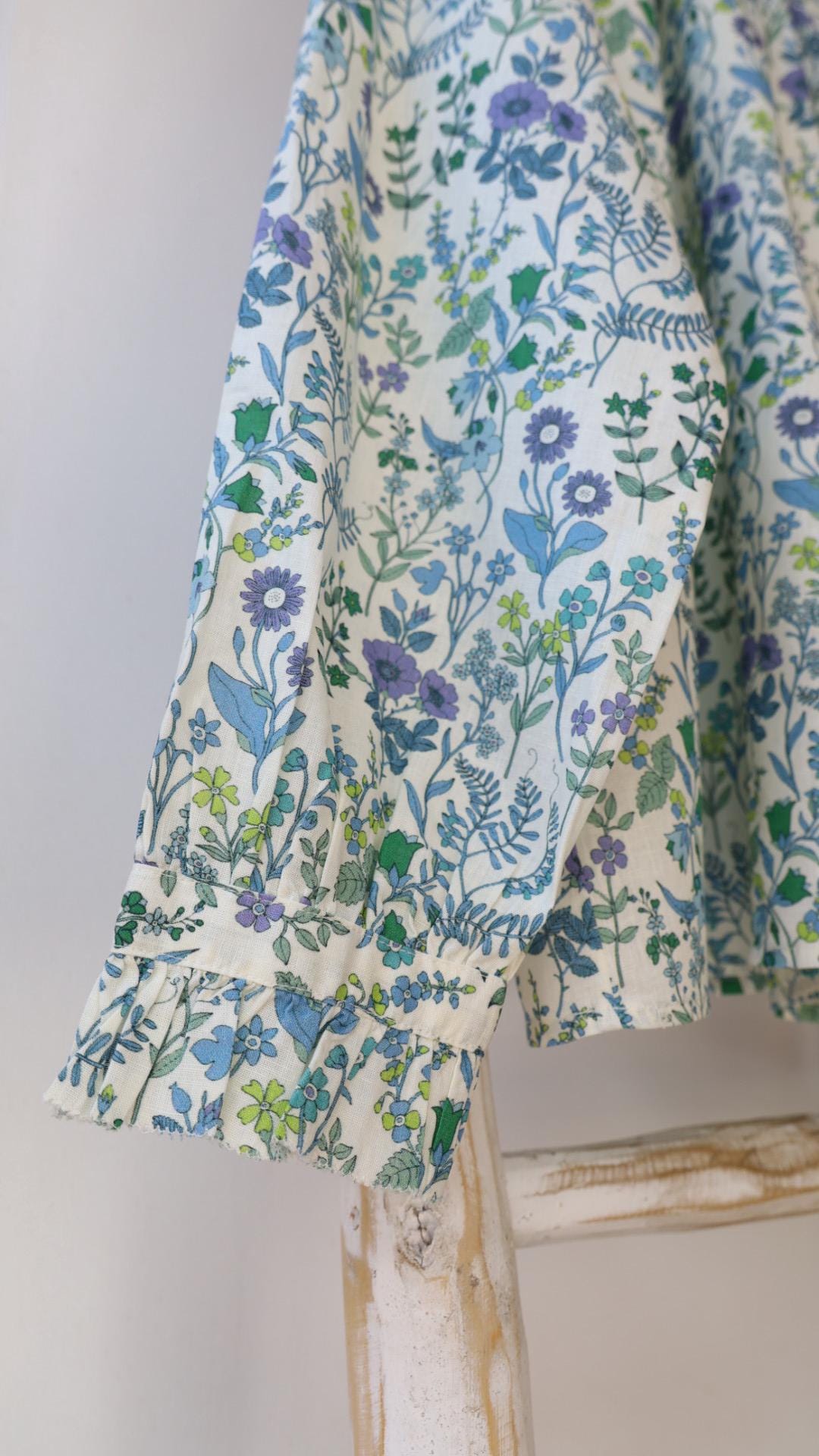 Cotton and Linen Blouse with flora pattern, long sleeves, shirts for women